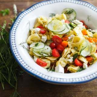 greek tortellini salad | theclevercarrot.com