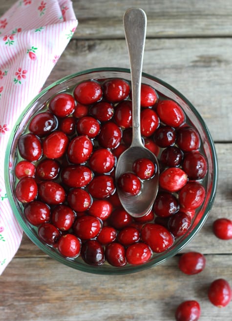 Sugar Covered Cranberries / The Clever Carrot