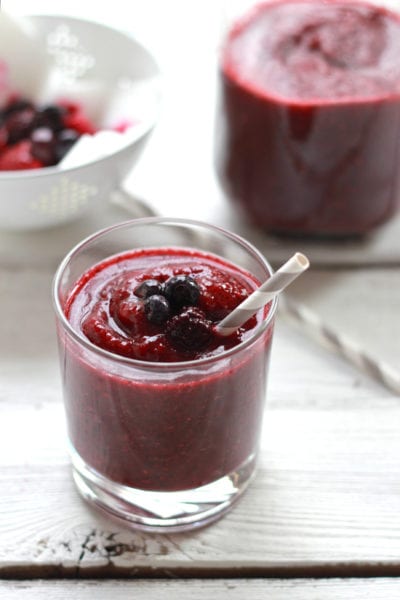 Winter Berry Smoothie | theclevercarrot.com