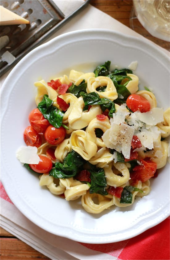 tortellini with spinach and tomatoes | The Clever Carrot