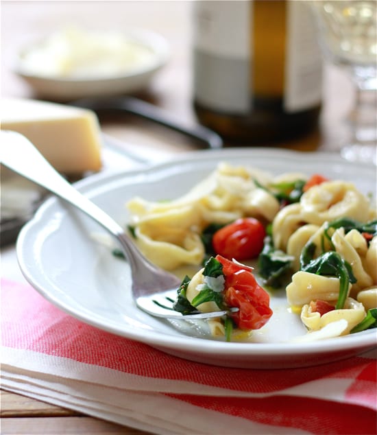 tortellini with spinach and tomatoes | The Clever Carrot