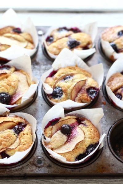 Blueberry Apple Cupcakes | theclevercarrot.com