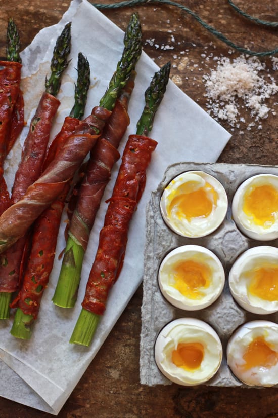 soft-boiled eggs with asparagus soldiers