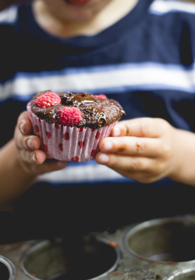 chocolate chunk raspberry spelt muffins | The Clever Carrot