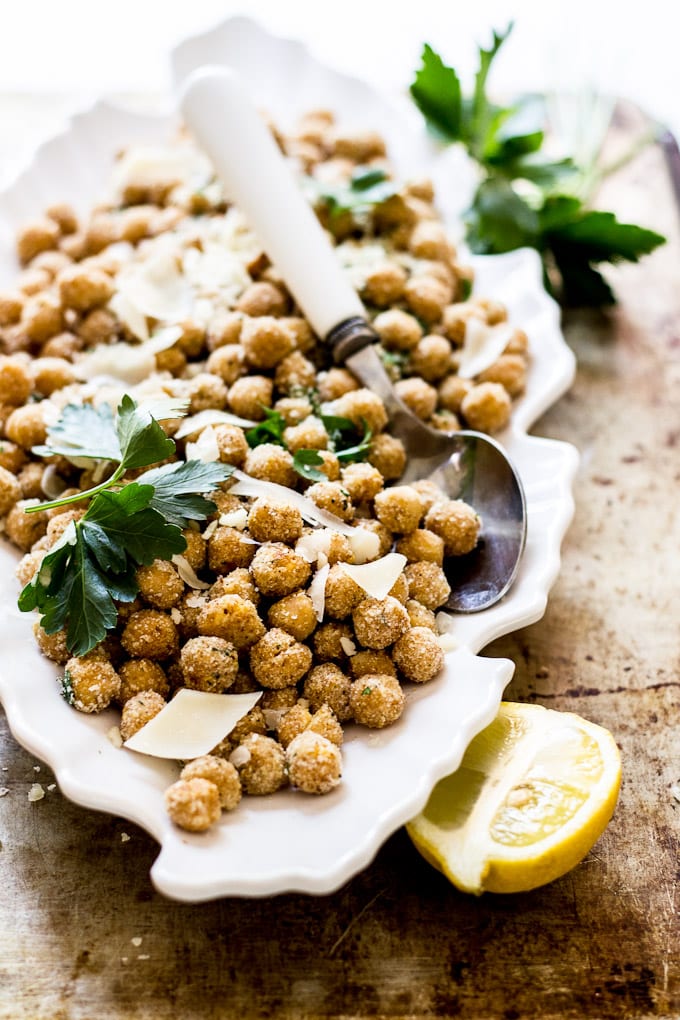 parmesan + herb baked chickpeas | theclevercarrot.com