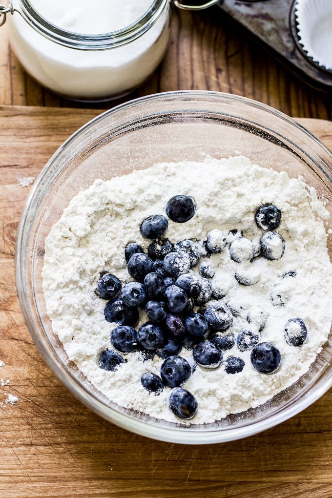 buttermilk blueberry crumb muffins | theclevercarrot.com