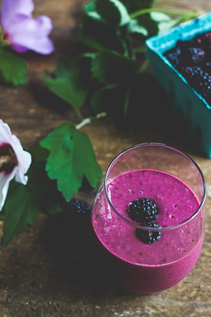 blackberry ginger smoothie | theclevercarrot.com