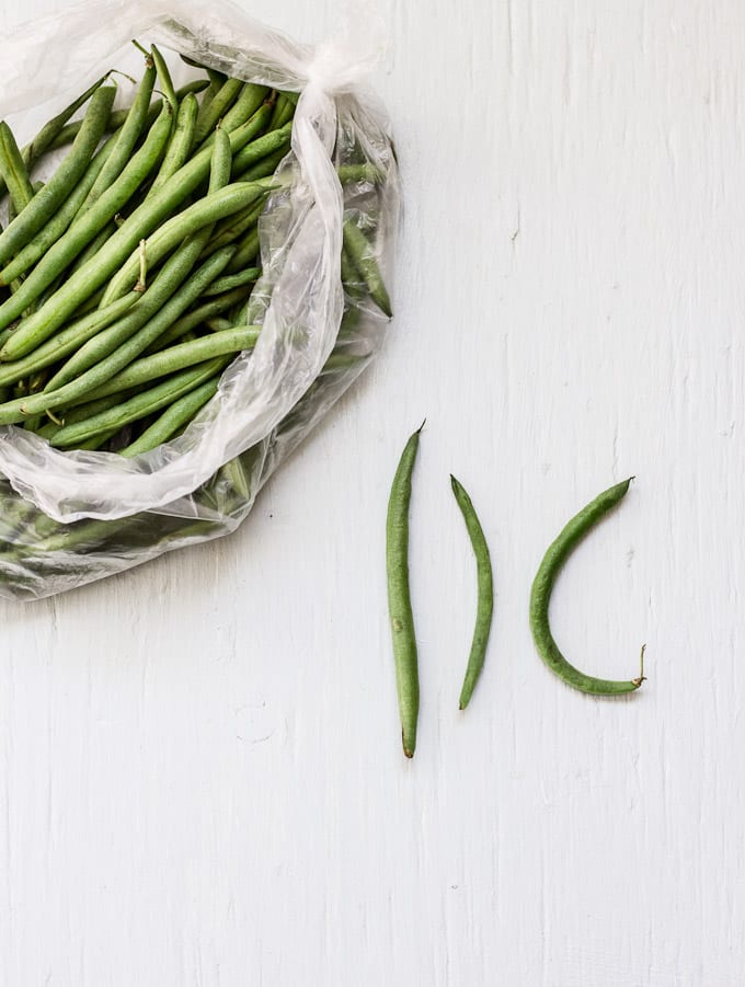 how to french-cut green beans like a pro | theclevercarrot.com