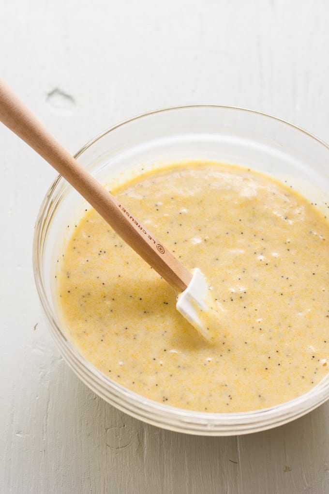 lemon poppy seed cornmeal muffins | theclevercarrot.com