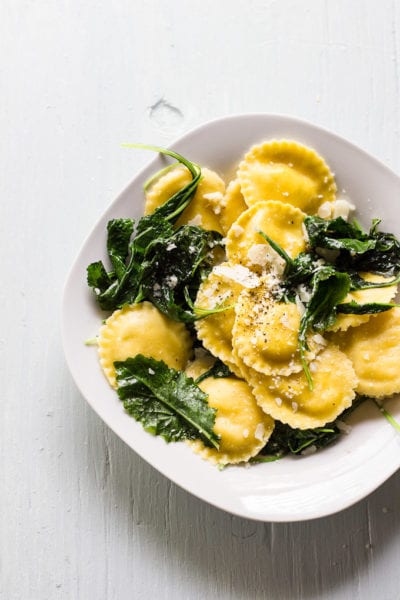 15 minute meals: lemon ricotta ravioli with wilted greens | theclevercarrot.com