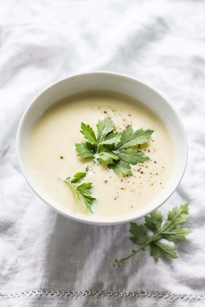 creamy potato leek soup | theclevercarrot.com
