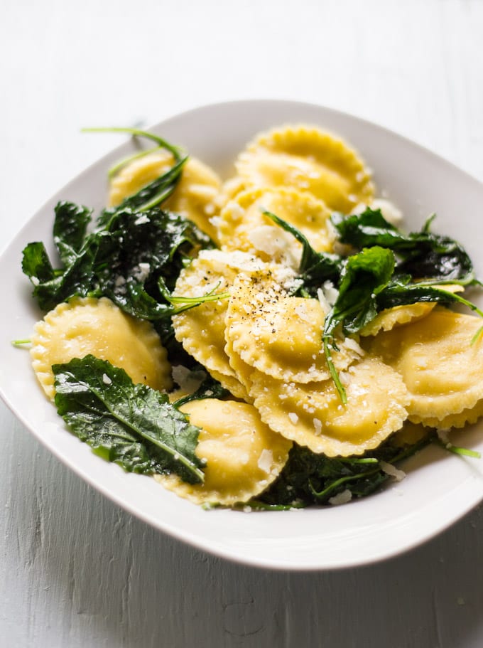 15 minute meals: lemon ricotta ravioli with wilted greens | theclevercarrot.com