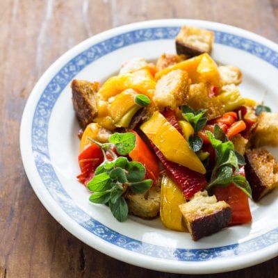 roasted red pepper bread salad - theclevercarrot.com