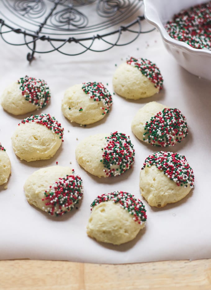 italian christmas ricotta cookies + a giveaway! |theclevercarrot.com