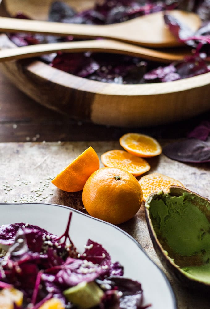 red heirloom spinach salad with soy-ginger vinaigrette | theclevercarrot.com