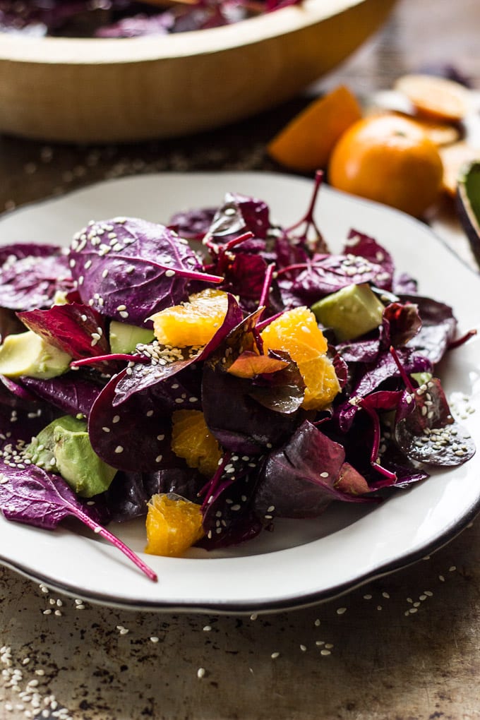 red heirloom spinach salad with soy-ginger vinaigrette | theclevercarrot.com