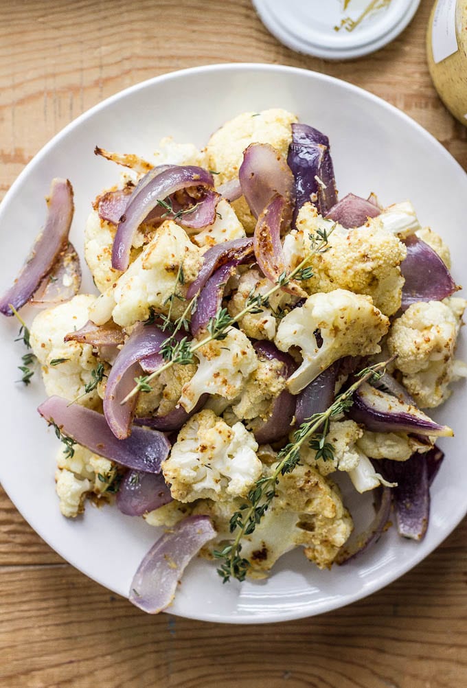 mustard roasted cauliflower with thyme | theclevercarrot.com