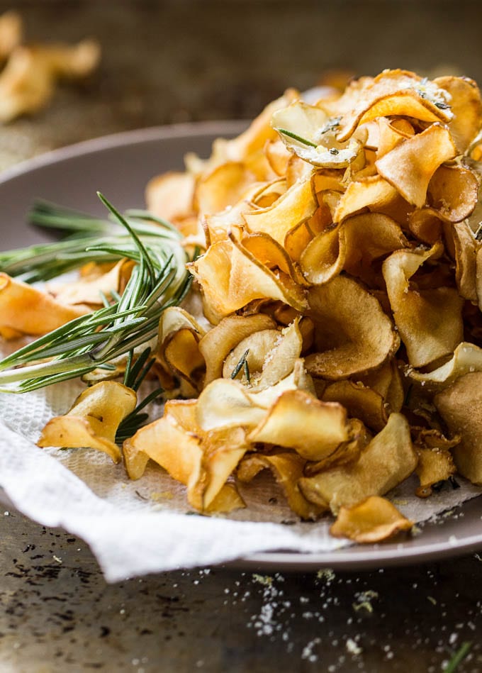 crispy sunchoke chips with lemon-rosemary salt | theclevercarrot.com