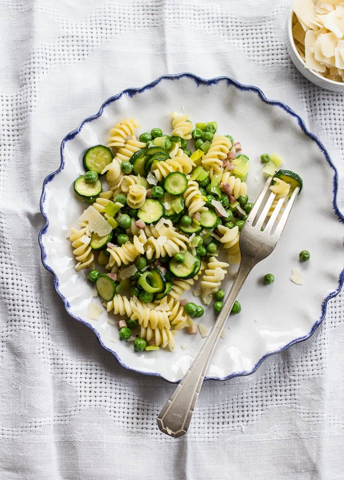 spring zucchini pasta | theclevercarrot.com