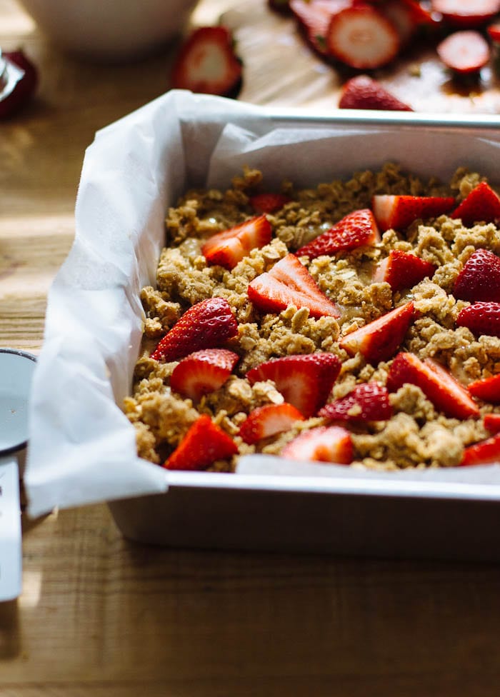 wholegrain strawberry breakfast cake | theclevercarrot.com