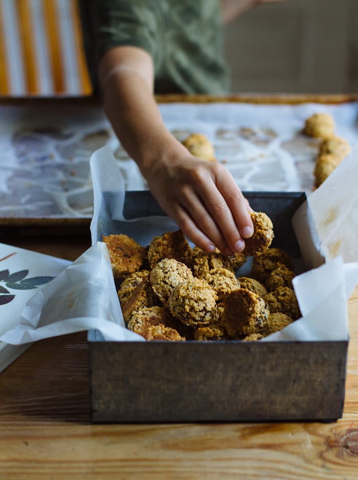 busy morning breakfast cookies | theclevercarrot.com