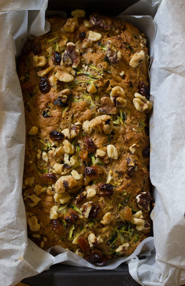 whole grain zucchini bread with honey & walnuts | theclevercarrot.com