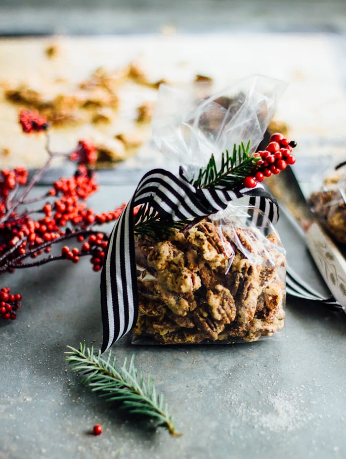 make-ahead gifts: brûléed pecans | theclevercarrot.com