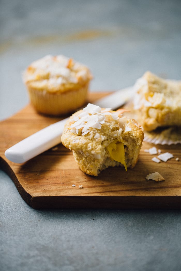 coconut mango muffins | theclevercarrot.com