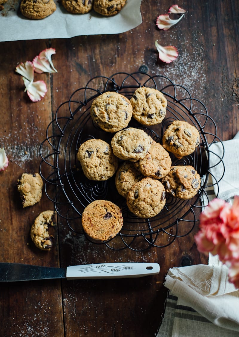 soft whole-grain chocolate chip cookies | theclevercarrot.com