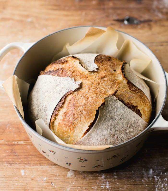 Bread Recipes You Can Make in a Dutch Oven : Hearts Content Farmhouse