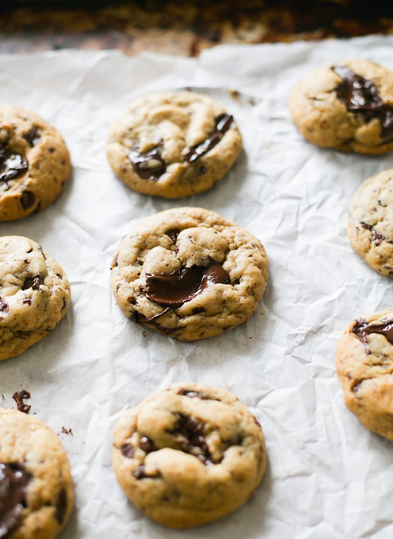 Sourdough Chocolate Chip Cookies | theclevercarrot.com