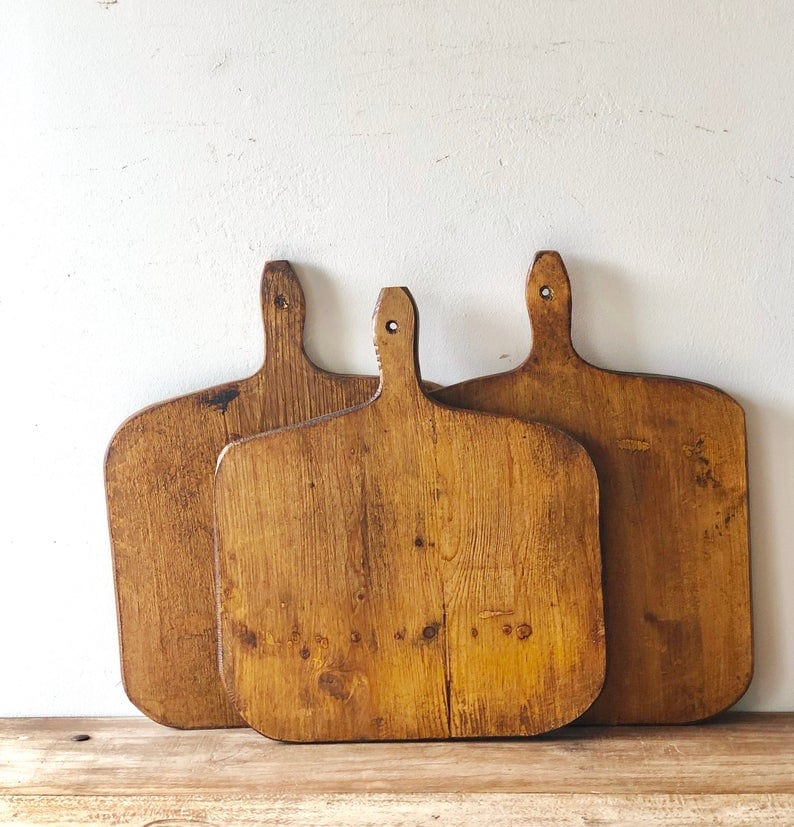 https://www.theclevercarrot.com/wp-content/uploads/2020/10/Vintage-Cutting-Boards.jpg