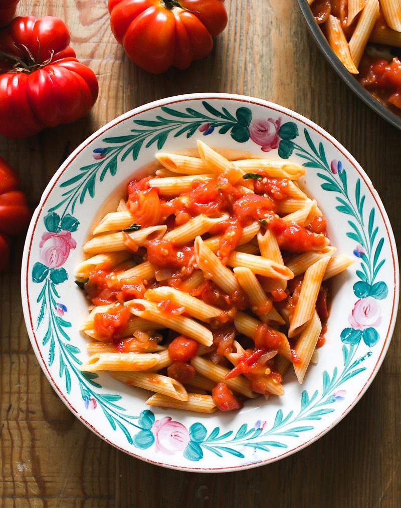 Pasta with pomodoro sauce in a bowl with a flowered rim.